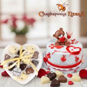 Перфектната валентинска комбинация: мини тортичка „Валентинка“ и шоколадов подарък от kakao.bg