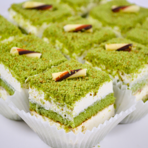 Петифури зелено кадифе сет 30бр